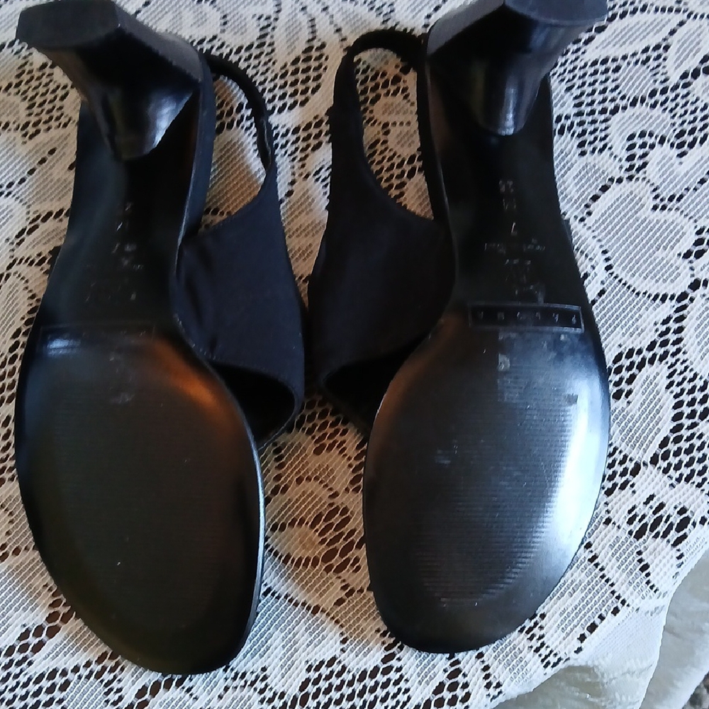 Black Cross-Strap Flat Sandals - image 4